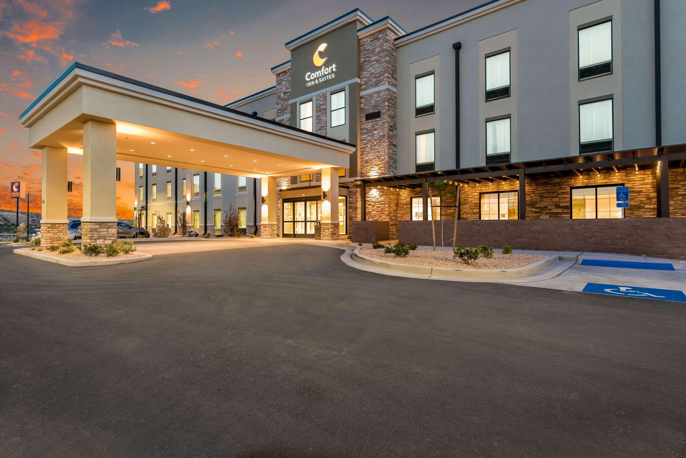 Comfort Inn & Suites Zion Park Area Гаррікейн Екстер'єр фото